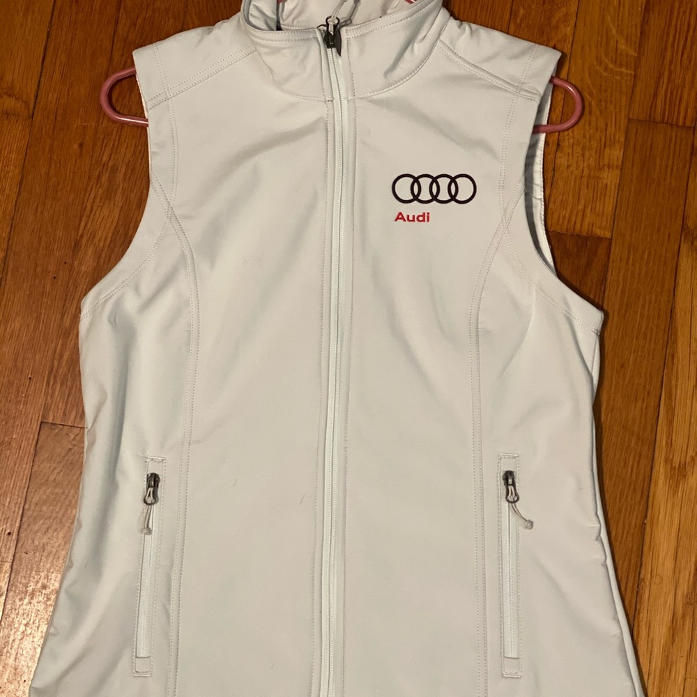 Audi Vest